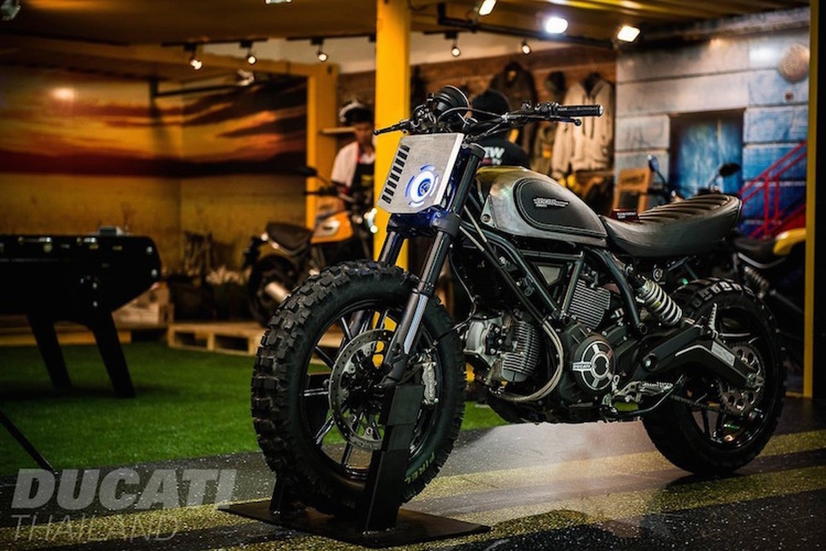 Ducati Scrambler do “cuc ngau” dien dao dan choi Viet